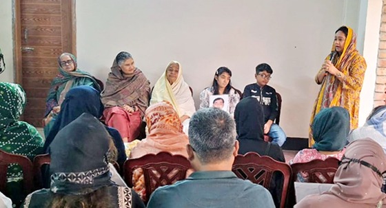 অশ্রু সজল চোখে বিদায় দিলেন জাতিসংঘের মানবাধিকার দপ্তরের বাংলাদেশের প্রধান হুমা খানকে