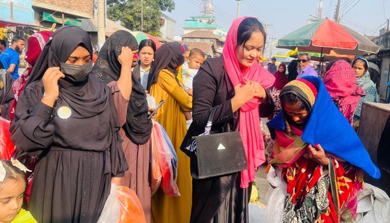 বিজয়ীর উদ্যোগে বৌ বাজারে ক্ষুদ্র  ব্যবসায়ীদের মাঝে কম্বল বিতরন