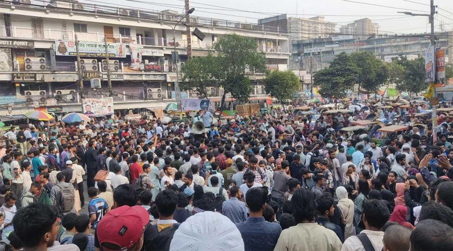 দাবি আদায়ে শিক্ষার্থীদের সড়ক অবরোধ, তীব্র যানজটে ভোগান্তি