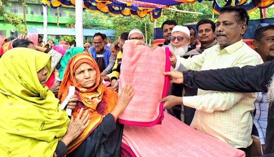 গোমস্তাপুরে কম্বল বিতরণ