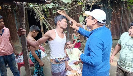 সুন্দরগঞ্জে নির্বাচনী প্রচারণার সাথে চিকিৎসা সেবা প্রদান ডাক্তার জিয়ার