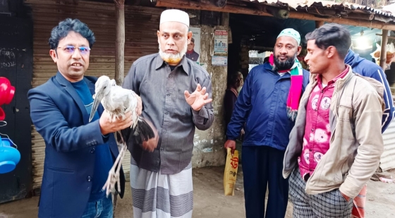 পাখি কিনে ছেড়ে দিলেন সরকারি কর্মকর্তা, উড়ল আকাশে