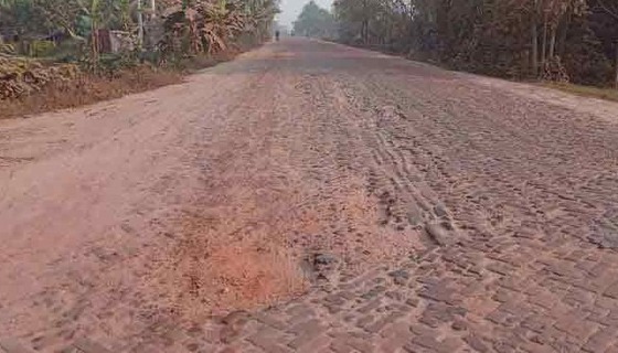 কালীগঞ্জ মহাসড়ক গুলোর বেহাল দশা জনদুর্ভোগ চরমে ঘটছে দুর্ঘটনা