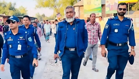 নীলফামারীতে অবৈধ স্থাপনা উচ্ছেদ অভিযান