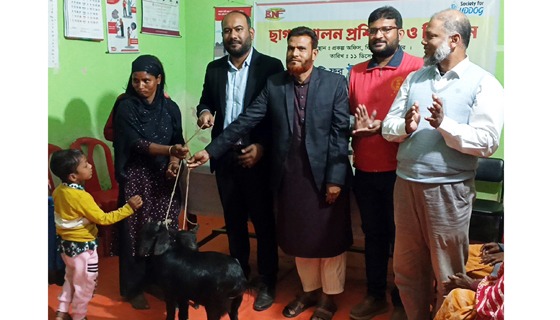 বিরলে ছাগল ও হুইল চেয়ার বিতরণ