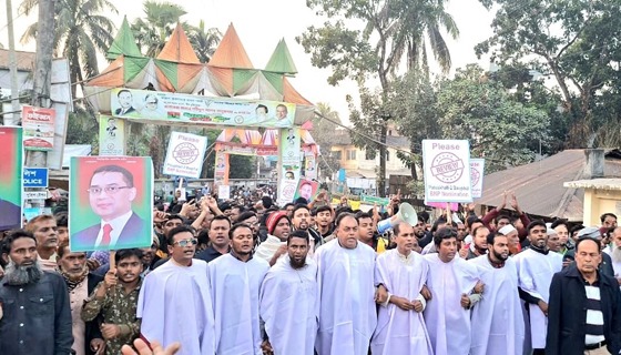 বাউফলে বিএনপি প্রার্থীর মনোনয়ন বাতিলের দাবিতে বিক্ষোভ