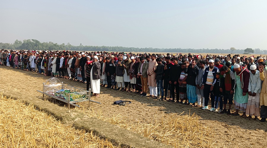 শিশু সাজিদের জানাজায় মানুষের ঢল, দাফন সম্পন্ন