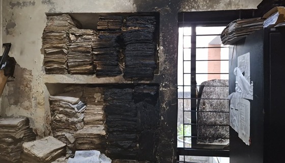 লক্ষ্ণীপুর জেলা নির্বাচন অফিসে পেট্রোল ঢেলে দূর্বত্তদের অগ্নিসংযোগ