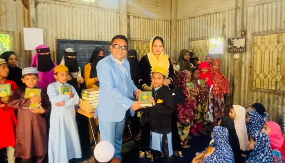 মাদ্রাসার শিক্ষার্থীদের মাঝে শিক্ষা সামগ্রী ও কোরআন শরীফ বিতরণ