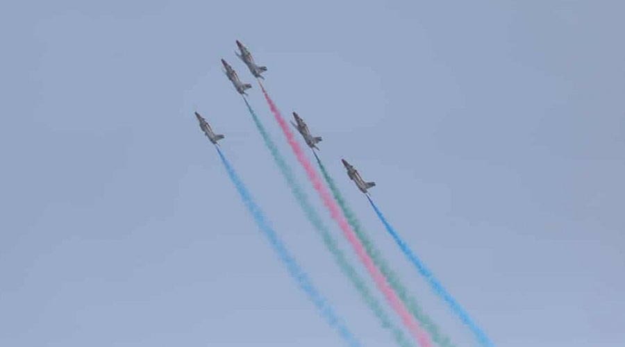 বিজয় দিবসে তেজগাঁওয়ের আকাশে নজরকাড়া এয়ার শো
