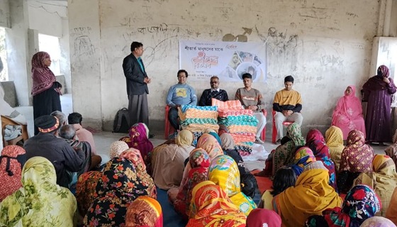 কয়রায় অসহায় মানুষের মাঝে শীতবস্ত্র বিতরণ