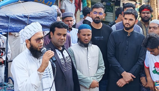 হাদীর হত্যাকান্ডের দৃষ্টান্তমূলক শাস্তির দাবীতে মুক্তাগাছায় বিক্ষোভ মিছিল ও মানববন্ধন