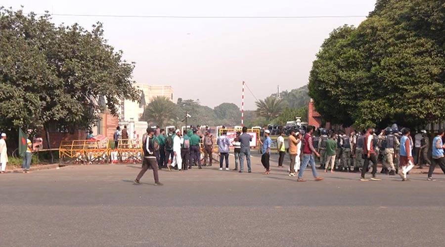 মানিক মিয়ায় ওসমান হাদির শেষ বিদায়, জানাজা ঘিরে কঠোর নিরাপত্তা