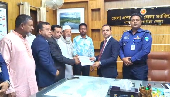 খাগড়াছড়িতে ইট সংকট: বন্ধ ইটভাটা চালুর দাবিতে সড়ক অবরোধ