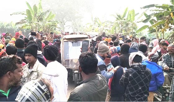 মেহেরপুরে ট্রাক চাপায় মোটরসাইকেল আরোহী নিহত, চালক গুরুতর আহত