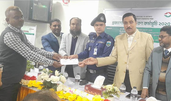 সুজানগরে প্রকাশ্যে ঋণ বিতরণ কর্মসূচির উদ্বোধন