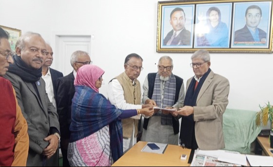 এলায়েন্স-এর পক্ষ রাজনৈতিক দলগুলোর কাছে ‘শ্রমিক ইশতেহার’ হস্তান্তর কার্যক্রম শুরু