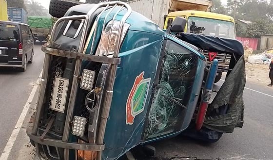 গজারিয়ায় হাইওয়ে টহল গাড়িতে কাভার্ড ভ্যানের ধাক্কা, সার্জেন্টসহ আহত ২