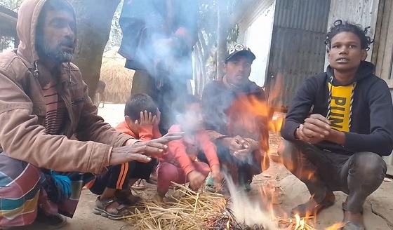 সূর্য যেন ছুটি নিয়েছে; ঠান্ডায় হোসেনপুরে বিপর্যস্ত জনজীবন