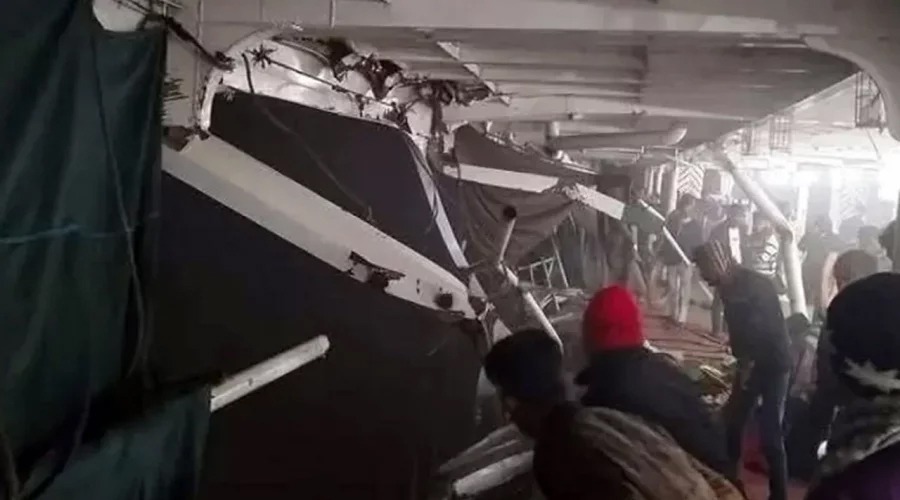 ঘন কুয়াশায় মেঘনা নদীতে দুই লঞ্চের সংঘর্ষ, ২ জনের মৃত্যু