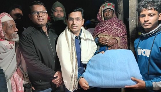 মধ্যরাতে ছিন্নমুল মানুষের জন্য কম্বল নিয়ে হাজির ইউএনও