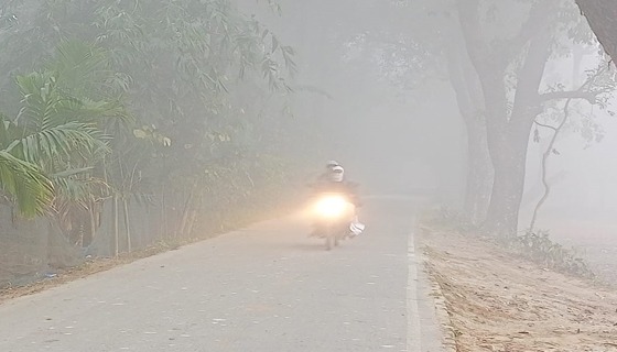 রাজারহাটে শীতবস্ত্র বিতরণ বন্ধ, ছিন্নমূল মানুষের চরম দূর্ভোগ