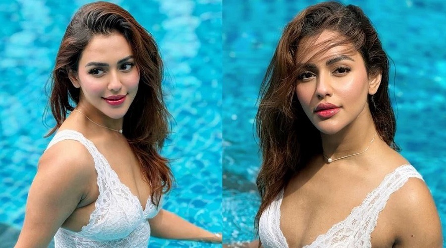 কানাডায় মঞ্চ মাতালেন নুসরাত ফারিয়া