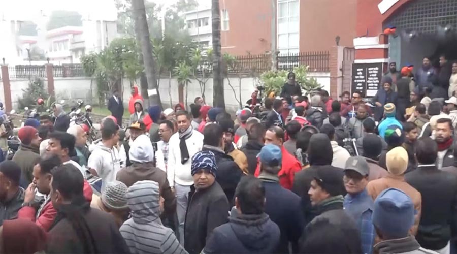 মনোনয়ন জমার শেষ দিনে প্রার্থী-সমর্থকদের উপচে পড়া ভিড়