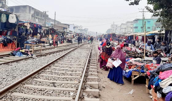 সৈয়দপুরে তীব্র শীতে গরীবের লন্ডা বাজারে ধনীদের ভীর