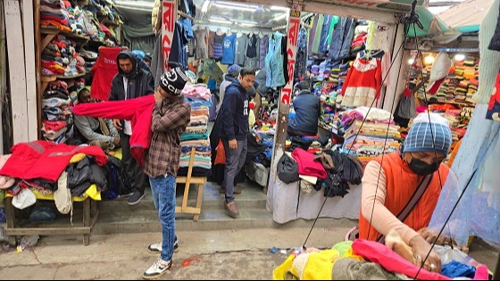 নেছারাবাদে নির্বাচনীয় বিধিলঙ্গনে শীতবস্ত্র বিতরণ করছে না রাজনৈতিক নেতারা