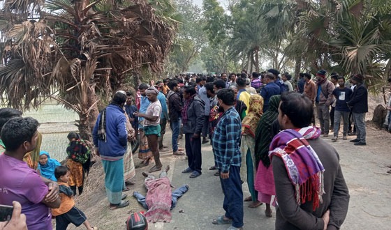 অটো চার্জার ভ্যানের সাথে মোটরসাইকেলের সংঘর্ষে নিহত ২