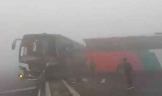 ঘন কুয়াশায় ঢাকা-রংপুর মহাসড়কে দুর্ঘটনার কবলে ৬ গাড়ি, আহত ২৫