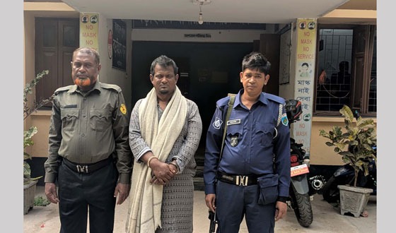 বড়াইগ্রামে হাসুয়া ও পেট্রোল বোমাসহ কৃষকলীগ নেতা আটক