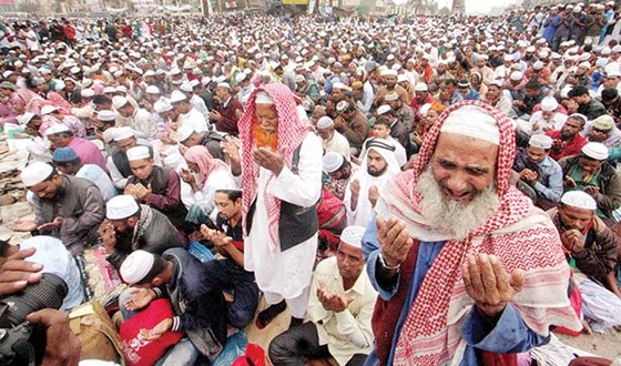 আখেরি মোনাজাত দিয়ে শেষ হলো ইজতেমার প্রথম পর্ব