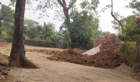 দুর্গাপুরে সরকারী জায়গায় নির্মানের অভিযোগ
