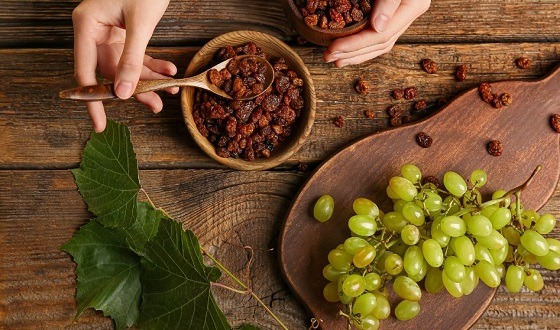 কোনটা খাবেন, আঙ্গুর না কিসমিস?