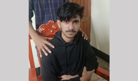 আপত্তিকর ছবি ফেসবুকে ছড়িয়ে দেওয়ার অভিযোগে যুবক আটক