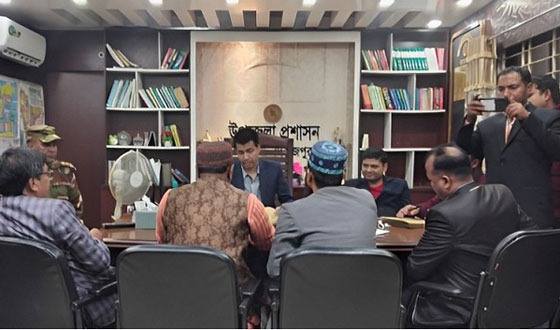 ঘোড়াঘাটে ৭টি হাটের ইজারাদার প্রদান