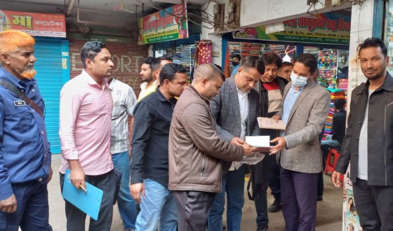 বগুড়ার গাবতলীতে ট্রেড লাইসেন্স না থাকায় জরিমানা