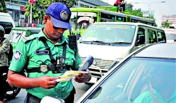 ছিনতাই ঠেকাতে ট্রাফিক সার্জেন্টদের দেয়া হচ্ছে অস্ত্র