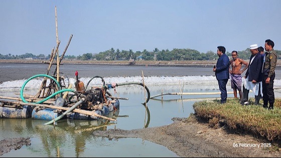 দেবহাটায় অবৈধভাবে বালু উত্তোলন, ইউএনওর ভ্রাম্যমান আদালত পরিচালনা