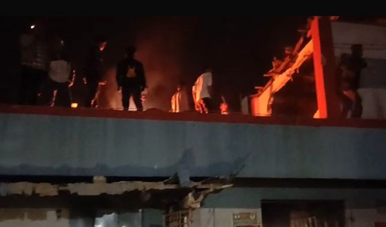 খানসামায় আ’লীগের কার্যালয়ে অগ্নিসংযোগ ও ভাংচুর