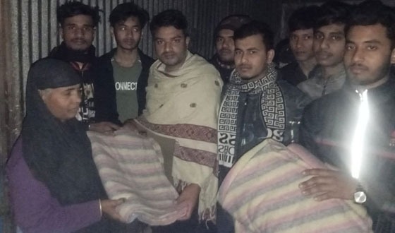 মধুখালীতে শীতার্তদের বাড়ীতে কম্বল নিয়ে হাজির যুবদল নেতা
