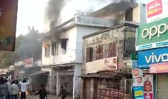 কালিয়ায় আ’লীগ কার্যালয় ও সাবেক এমপির বাড়িতে অগ্নিসংযোগ