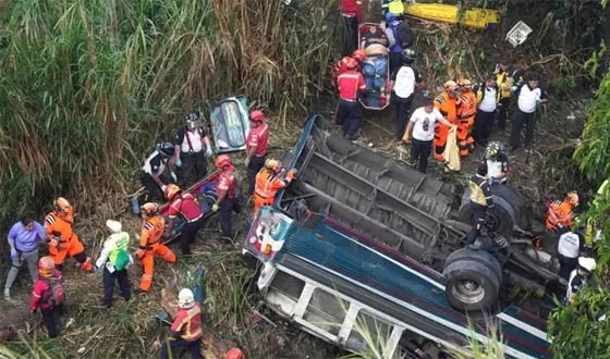 গুয়াতেমালায় সেতু থেকে বাস গিরিখাতে পড়ে নিহত ৫১