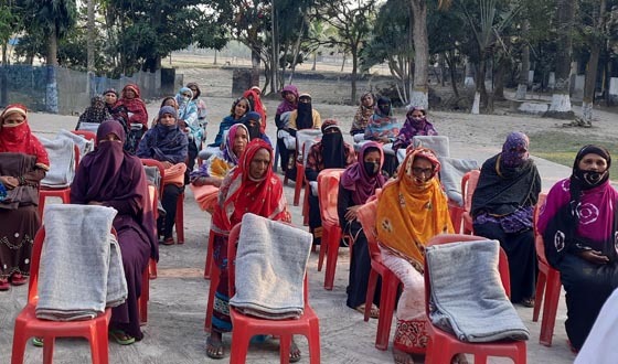 কয়রায় বাঘবিধবা নারীদের মাঝে শীতবস্ত্র বিতরণ