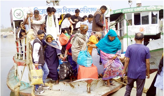 চরভদ্রাসন লঞ্চে অতিরিক্ত ভাড়া আদায়ের অভিযোগ