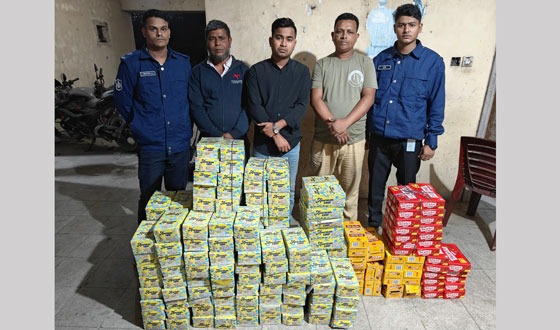 আশুগঞ্জে ৬০৭০ পিস চকলেটসহ গ্রেফতার ৩