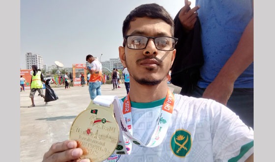 কয়রার আন্তর্জাতিক ফুল ম্যারাথন শেষ করলেন শাহিনুর আলম