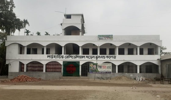 সরকারী জায়গা দখল করে ভবন ও  প্রাইভেট স্কুল নির্মানের অভিযোগ